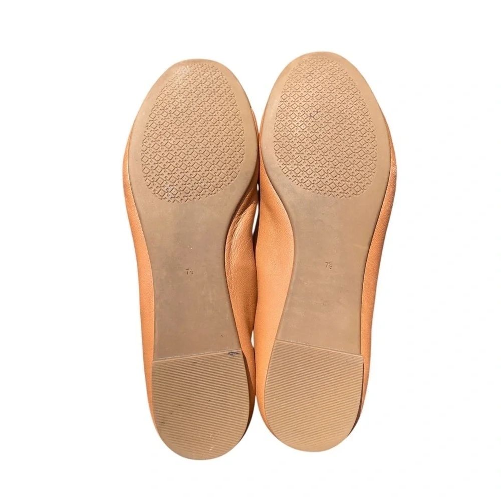 Tory Burch Tan Leather Flats Sleek Minimalist Design size 7.5